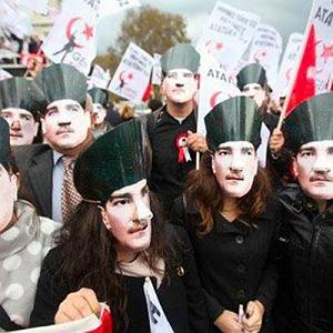 72 برنامه بستنی داغ  توقع در دنیای امروزی ترک‌ها در ترکیه‌ی امروزی تا چه اندازه «ترک» هستند؟