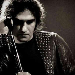 رضا یزدانی - از تنهایی می ترسم رضا یزدانی کسی از ما جهان آرا نمیشه