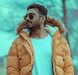 حواسم بهت هست! سینا درخشنده حواسم هست بهت